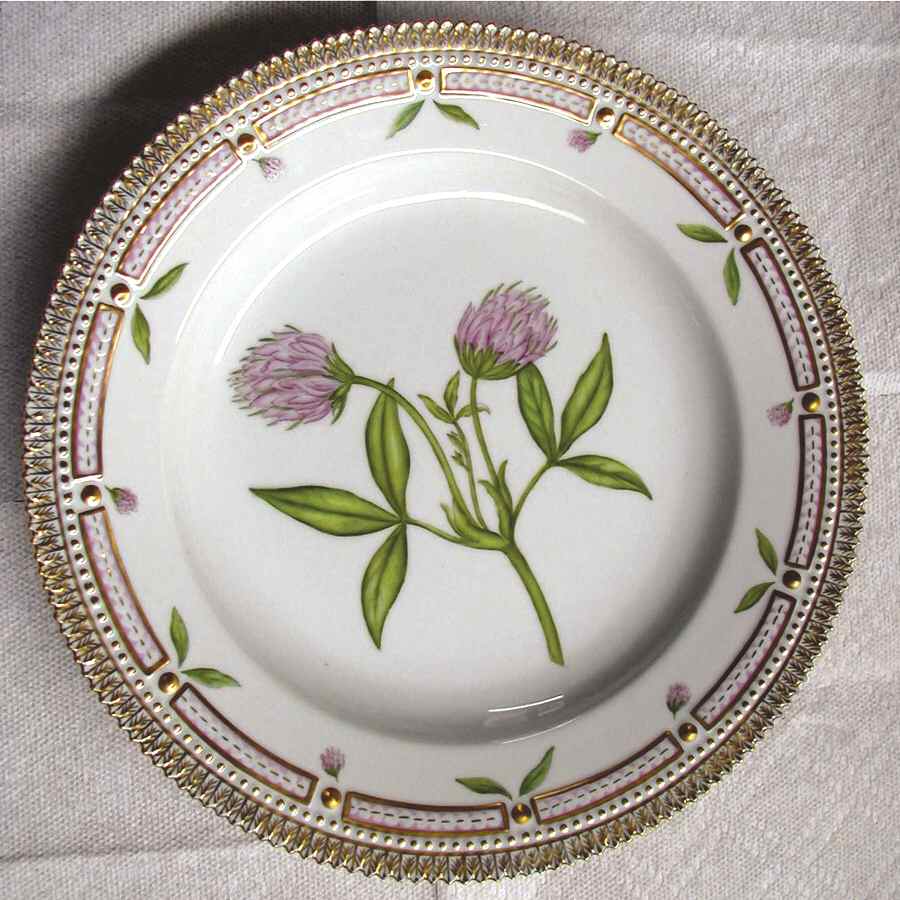Flora Danica (1961 To Current) Dinner Plate by Royal Copenhagen-1