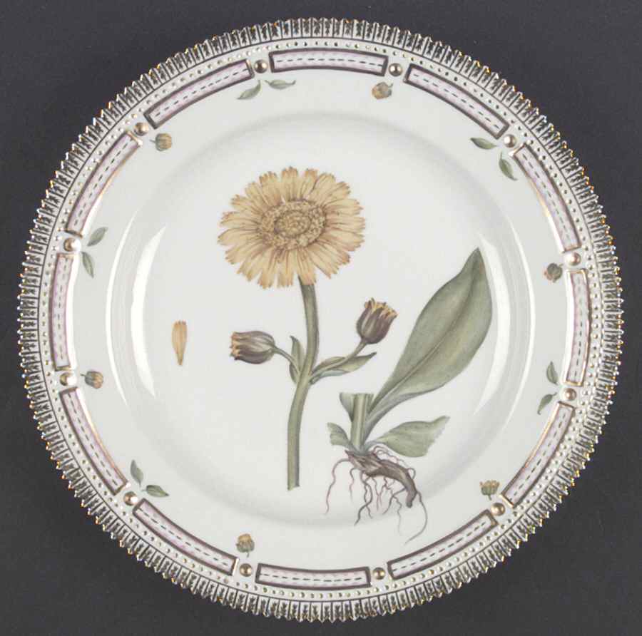 Flora Danica (1961 To Current) Dinner Plate by Royal Copenhagen-1