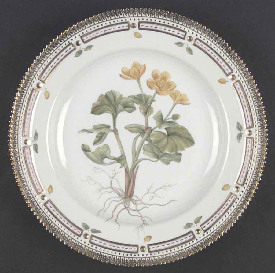 Flora Danica (1961 To Current) Dinner Plate by Royal Copenhagen-1