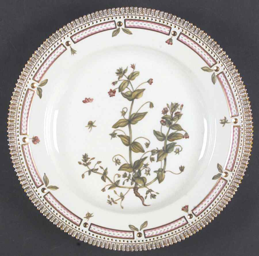Flora Danica (1961 To Current) Dinner Plate by Royal Copenhagen-1