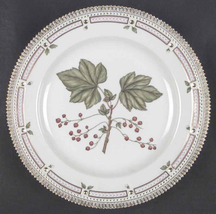 Flora Danica (1961 To Current) Dinner Plate by Royal Copenhagen-1