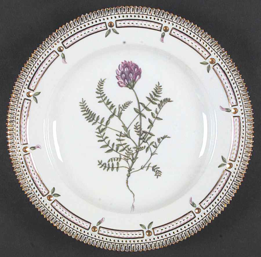 Flora Danica (1961 To Current) Dinner Plate by Royal Copenhagen-1