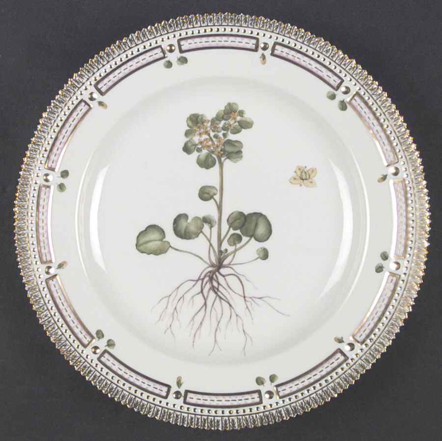 Flora Danica (1961 To Current) Dinner Plate by Royal Copenhagen-1