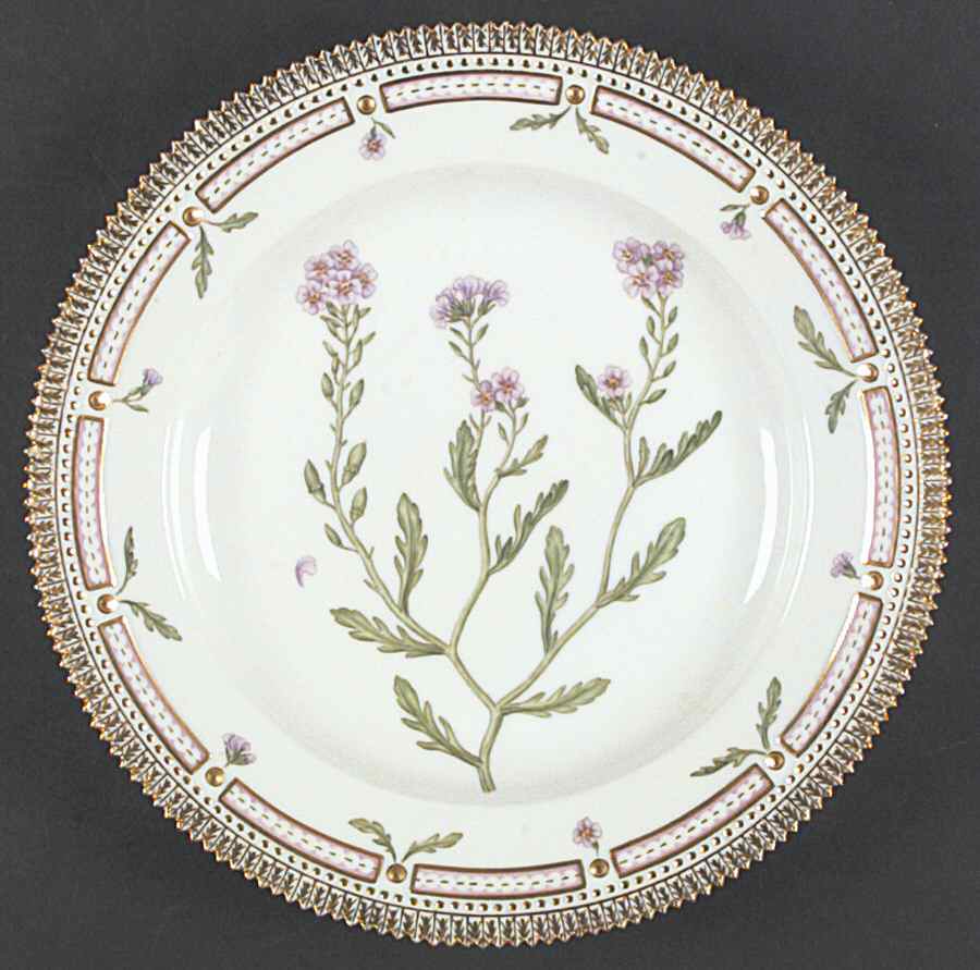 Flora Danica (1961 To Current) Dinner Plate by Royal Copenhagen-1