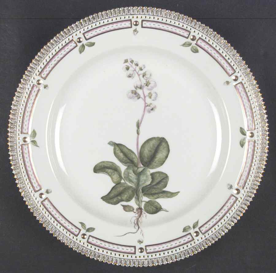 Flora Danica (1961 To Current) Dinner Plate by Royal Copenhagen-1
