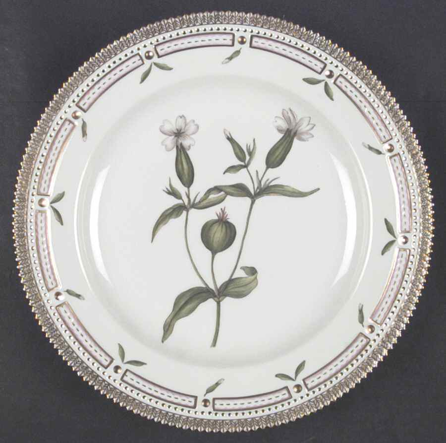 Flora Danica (1961 To Current) Dinner Plate by Royal Copenhagen-1