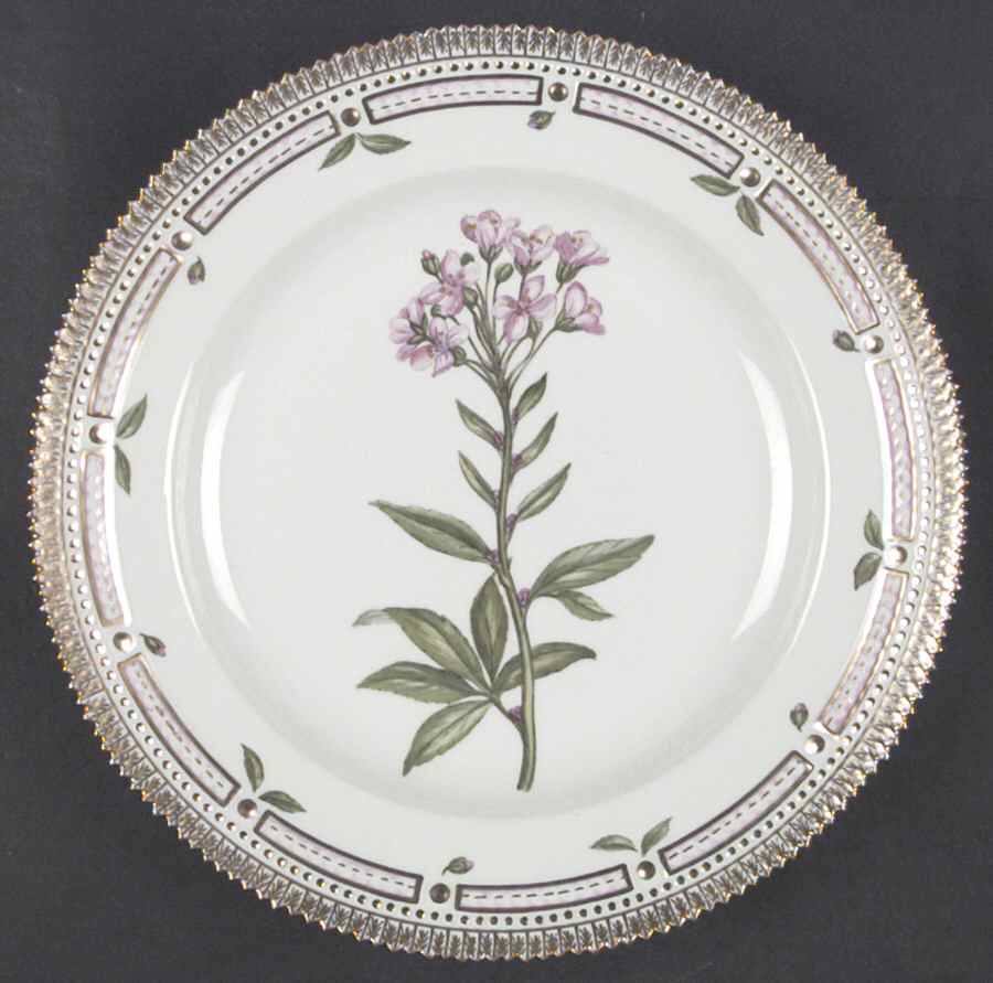 Flora Danica (1961 To Current) Dinner Plate by Royal Copenhagen-1