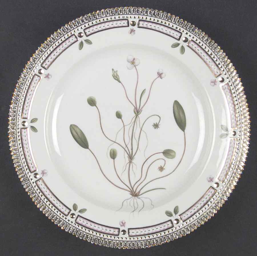 Flora Danica (1961 To Current) Dinner Plate by Royal Copenhagen-1