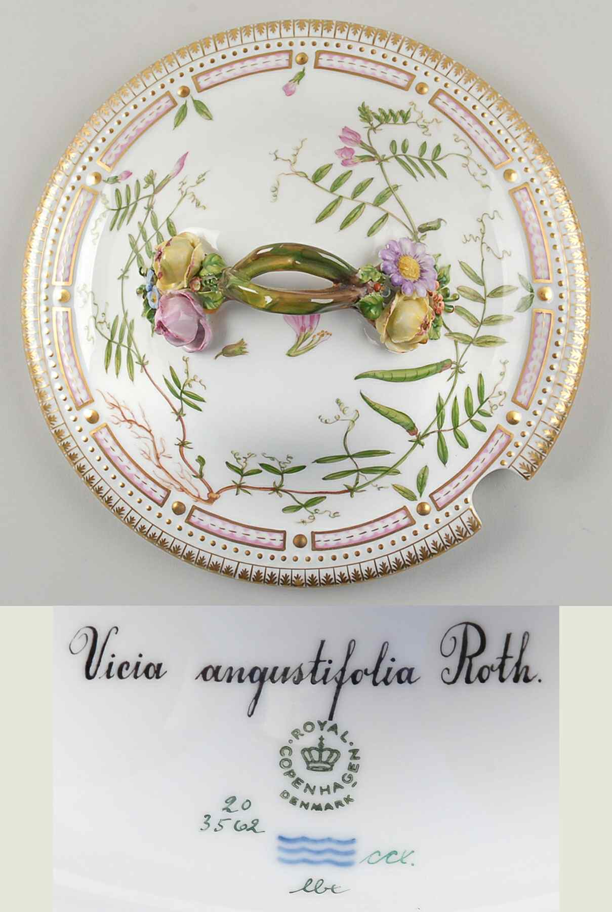 Flora Danica (1961 To Current) Lid for 3 Qt Tureen-Trifolium fragiferum L. by Royal Copenhagen-1