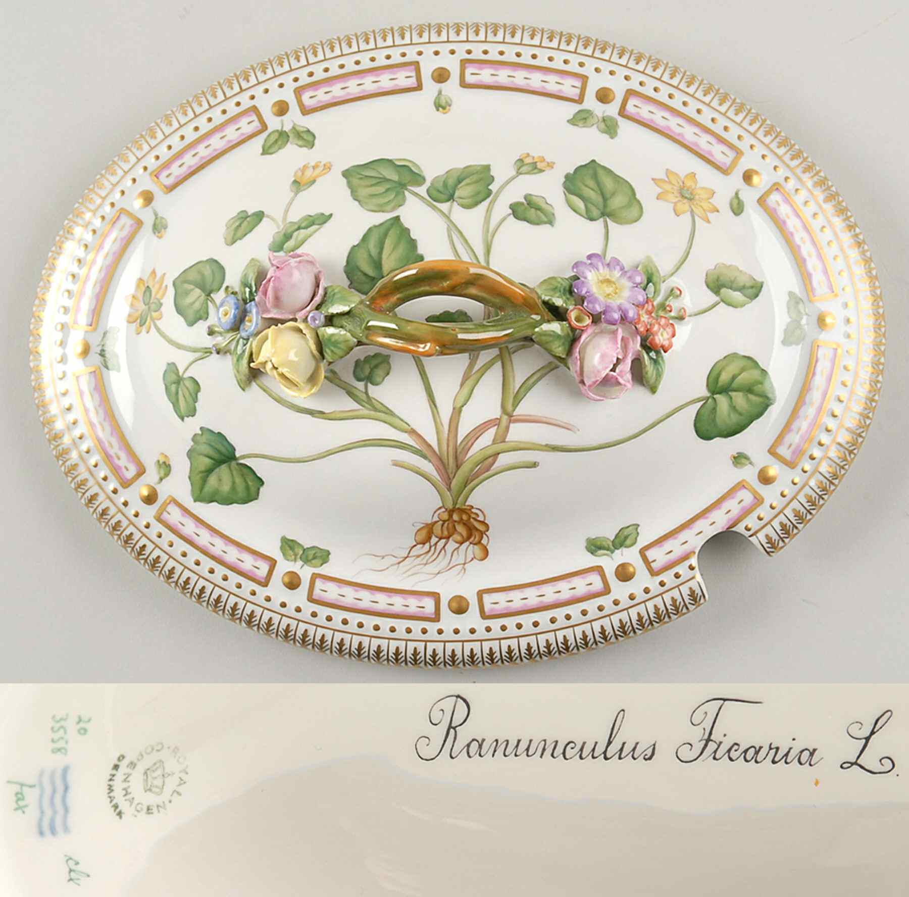 Flora Danica (1961 To Current) Lid for 3 Qt Oval Tureen-Ranunculus Ficaria L by Royal Copenhagen-1