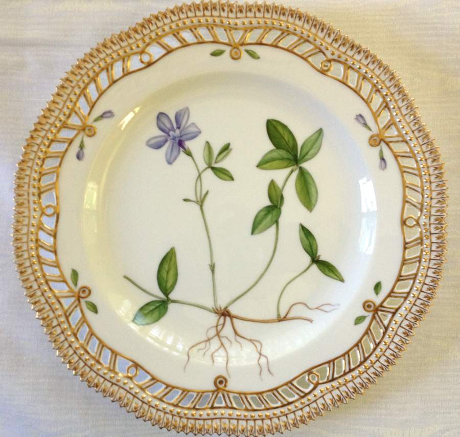 Flora Danica (1961 To Current) 9" Pierced Luncheon Plate/Fruit Std-Vinea minor L. by Royal Copenhagen-1