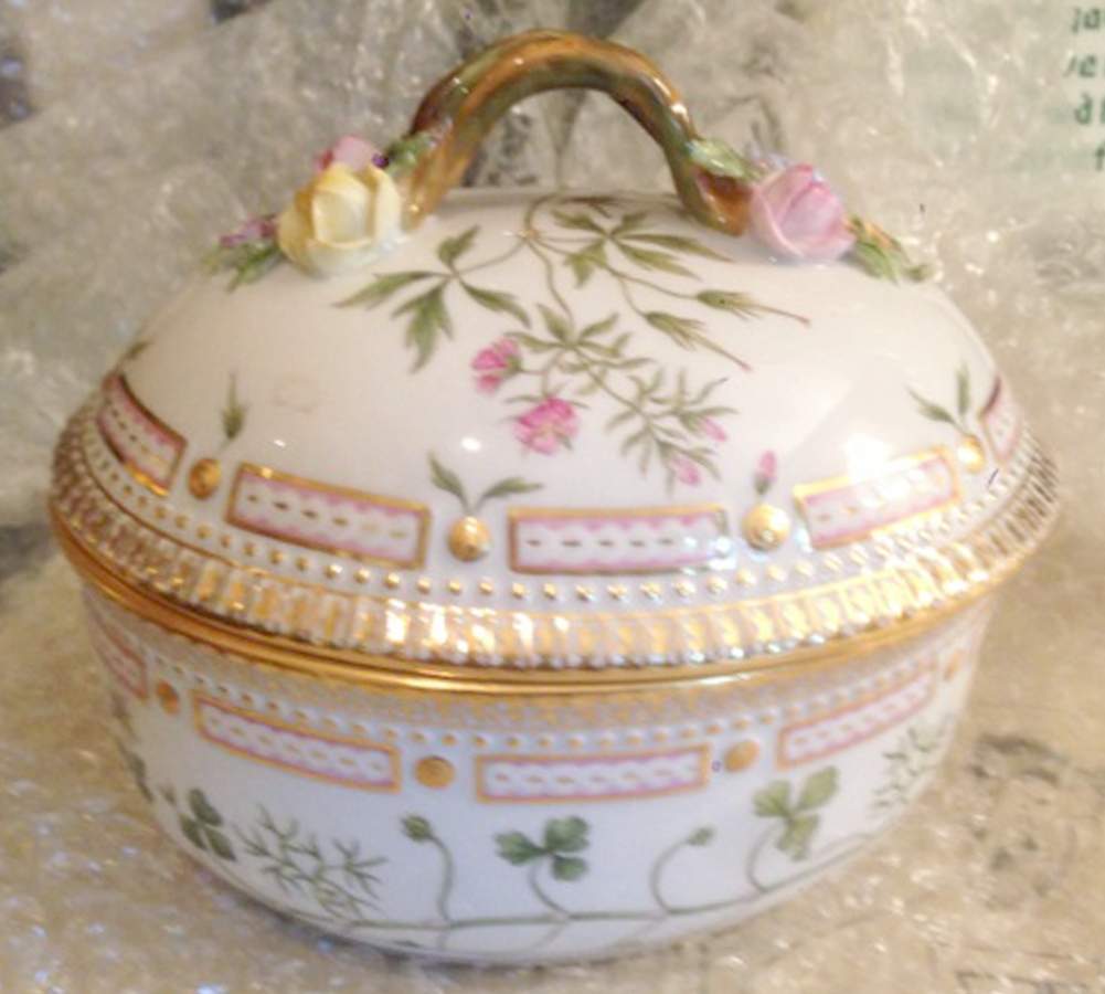Flora Danica (1961 To Current) Large Sugar Bowl & Lid-Gerani dissec & Batroichium by Royal Copenhagen-1