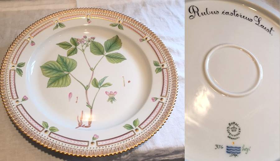 Flora Danica (1961 To Current) 11" Round Platter-Rubus castoreus Laest by Royal Copenhagen-1