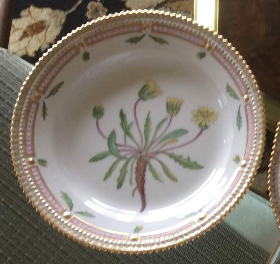 Flora Danica (1961 To Current) Salad Plate-Taraxacum phymatocarpum J Vahl by Royal Copenhagen-1