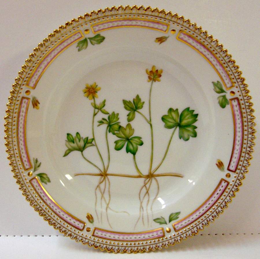 Flora Danica (1961 To Current) Dessert/Pie Plate-Ranunculus lappenicus L. by Royal Copenhagen-1