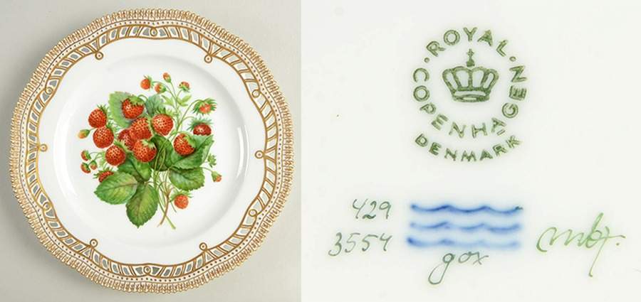 Flora Danica (1961 To Current) 9" Pierced Luncheon Plate/Fruit Stand-Strawberries by Royal Copenhagen-1