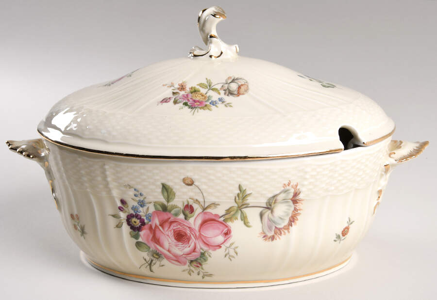 Frijsenborg Tureen &  Lid by Royal Copenhagen-1