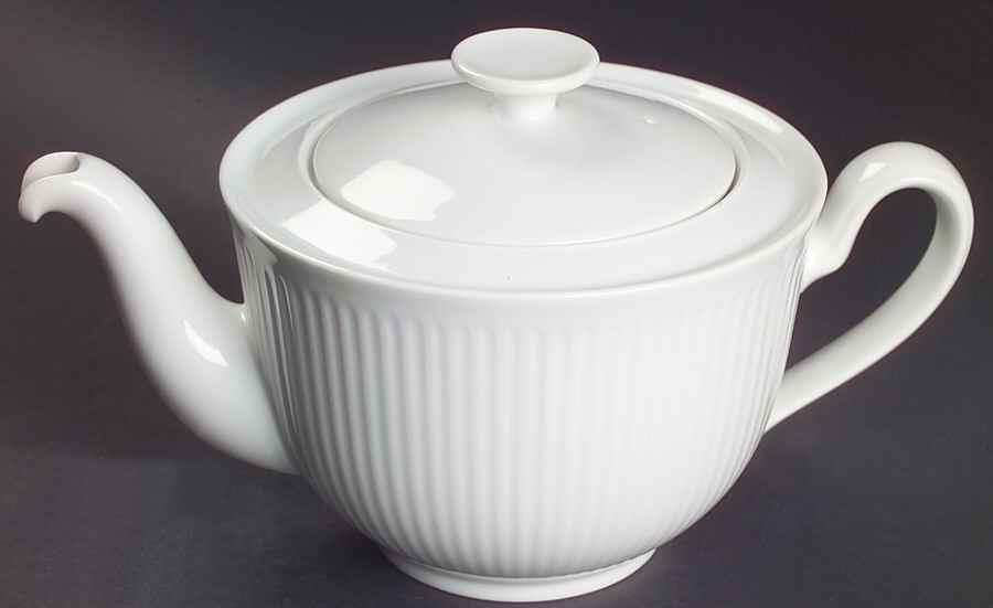 Georgiana Teapot & Lid by Royal Copenhagen-1