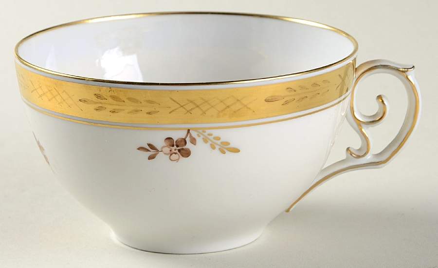 Golden Basket Oversized Cup by Royal Copenhagen-1