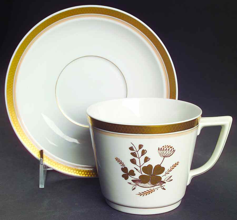 Golden Clover (White) Oversized Cup & Saucer Set by Royal Copenhagen-1