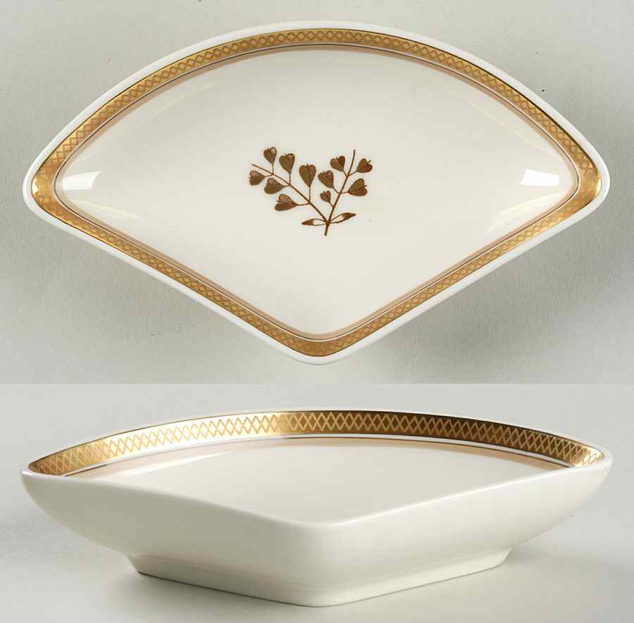 Golden Clover (Cream) Pickle Dish by Royal Copenhagen-1