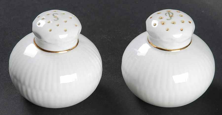 Gold Fan Salt & Pepper Set by Royal Copenhagen-1