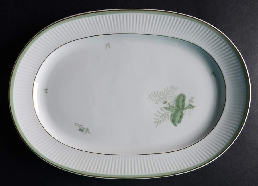 Green Melodi 13" Oval Serving Platter by Royal Copenhagen-1