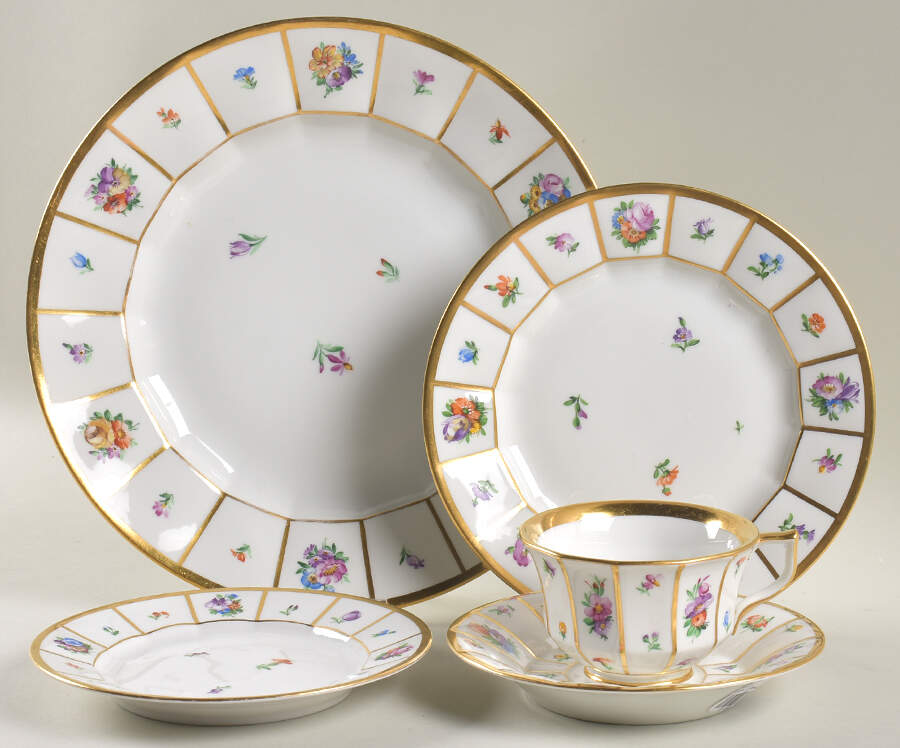 Henriette 5 Piece Place Setting by Royal Copenhagen-1