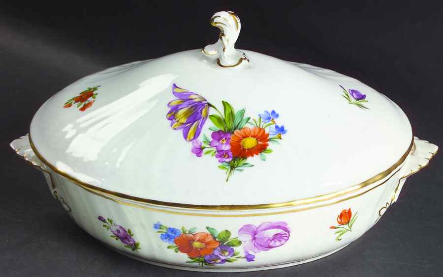 Light Saxon Flower Oval Covered Vegetable by Royal Copenhagen-1