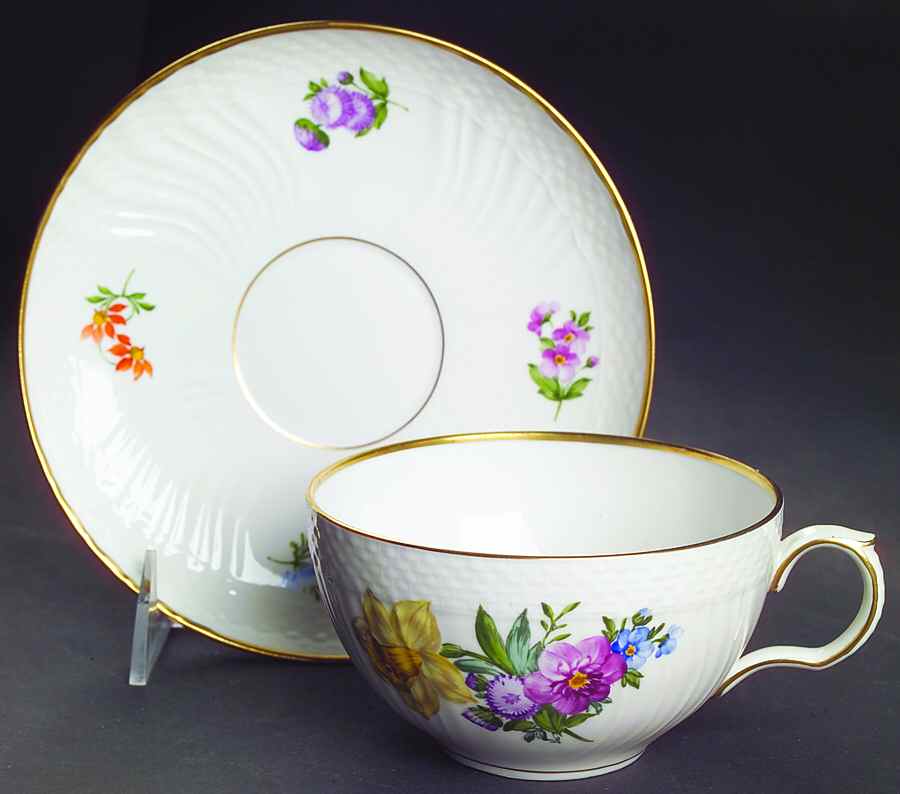 Light Saxon Flower Oversized Cup & Saucer Set by Royal Copenhagen-1