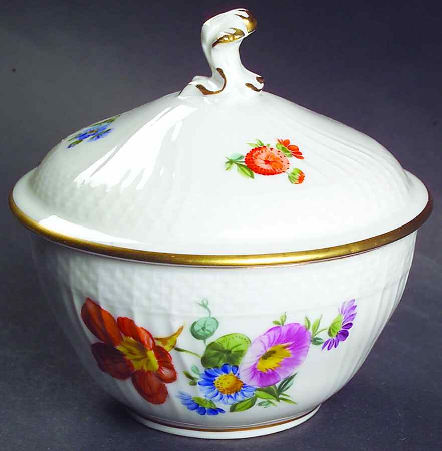 Light Saxon Flower Sugar Bowl & Lid by Royal Copenhagen-1