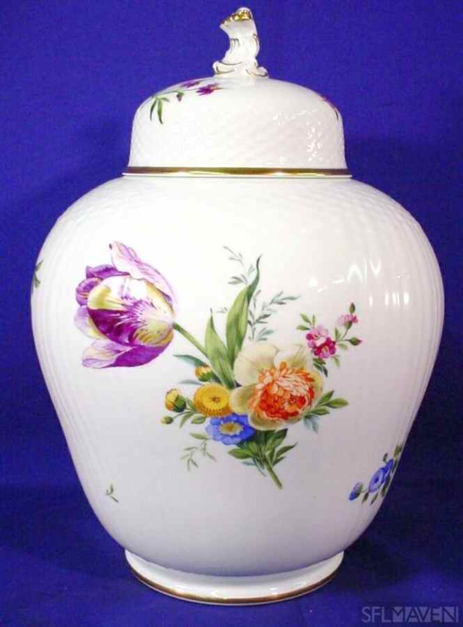 Light Saxon Flower Large Covered Vase by Royal Copenhagen-1