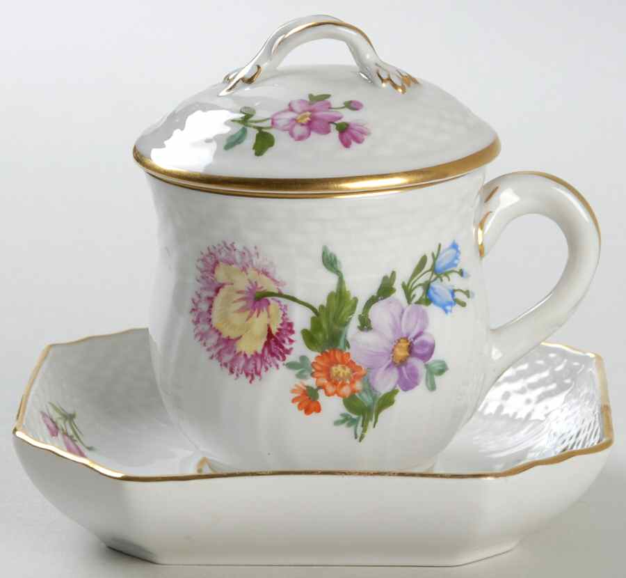Light Saxon Flower Custard & Saucer Set with Lid by Royal Copenhagen-1