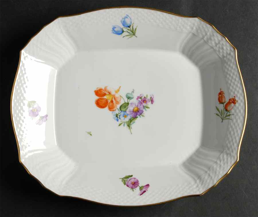 Light Saxon Flower 10" Oval Serving Platter by Royal Copenhagen-1