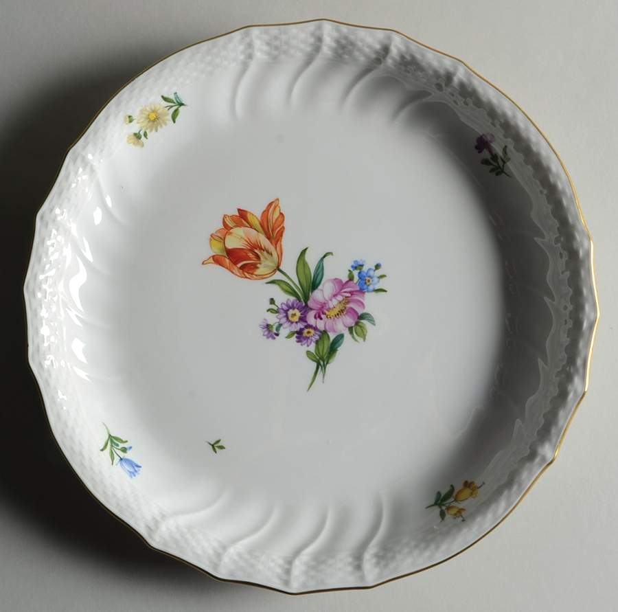 Light Saxon Flower Cake Plate by Royal Copenhagen-1