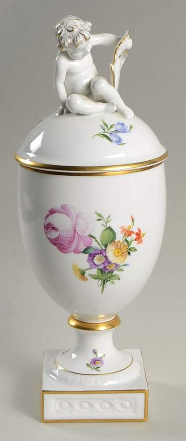 Light Saxon Flower Large Covered Vase by Royal Copenhagen-1