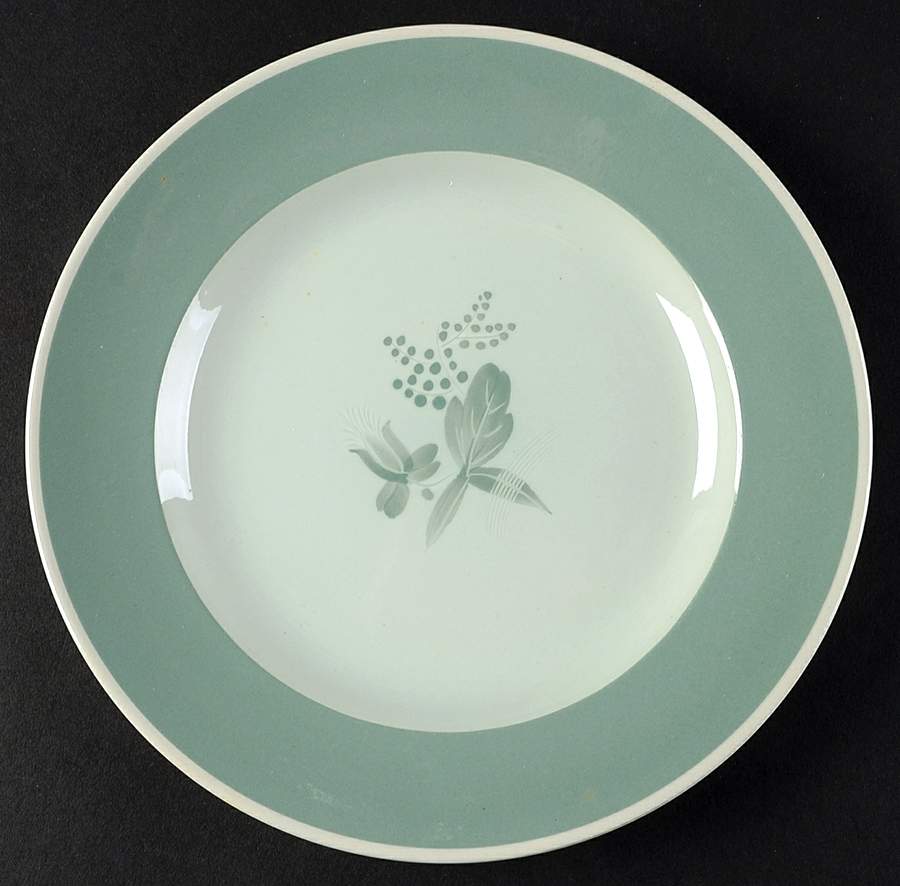 Nils Green Luncheon Plate by Royal Copenhagen-1