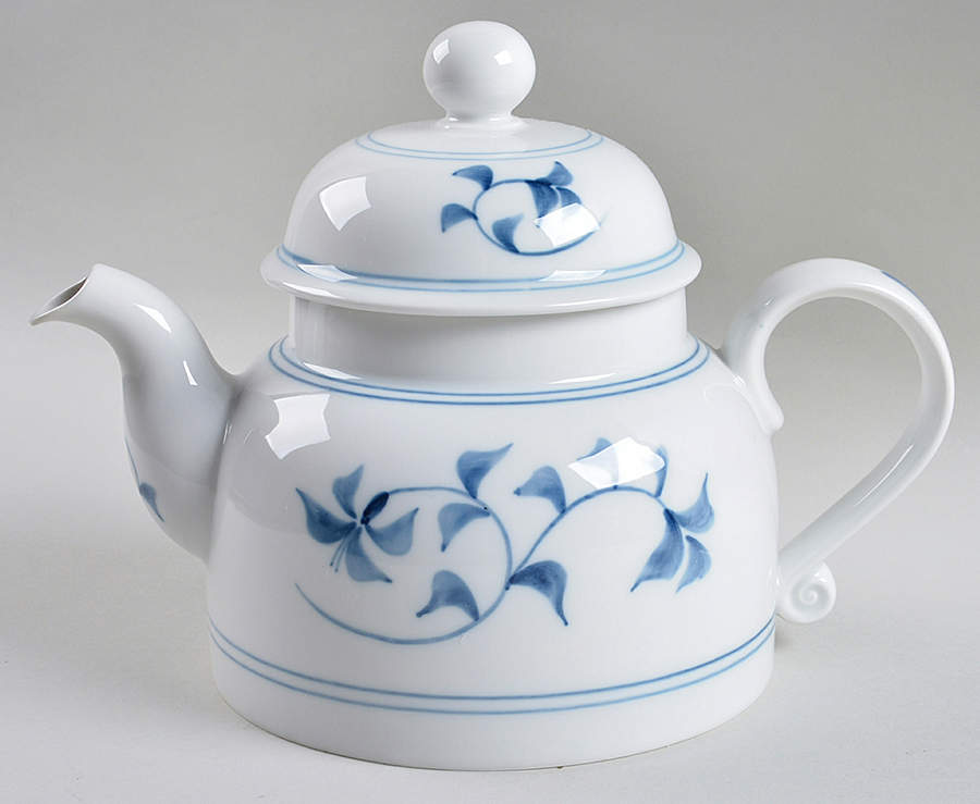 Noblesse Teapot & Lid by Royal Copenhagen-1