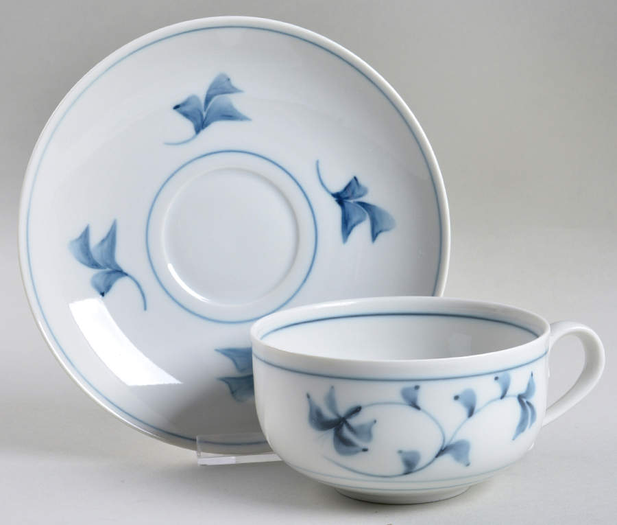 Noblesse Oversized Cup & Saucer Set by Royal Copenhagen-1