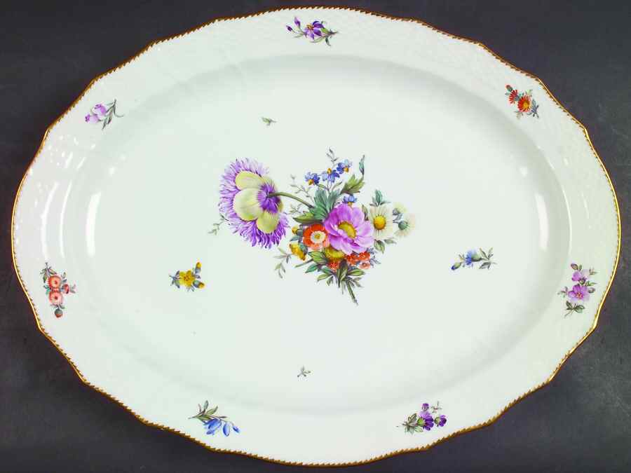 Saxon Flower (1221) 17" Oval Serving Platter by Royal Copenhagen-1