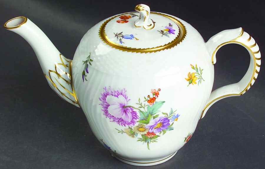 Saxon Flower (1221) Mini Teapot & Lid by Royal Copenhagen-1