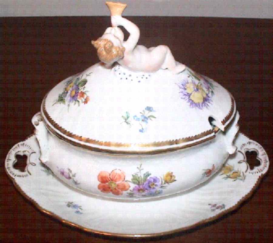 Saxon Flower (1221) Sauce Boat with Attached Underplate & Lid by Royal Copenhagen-1