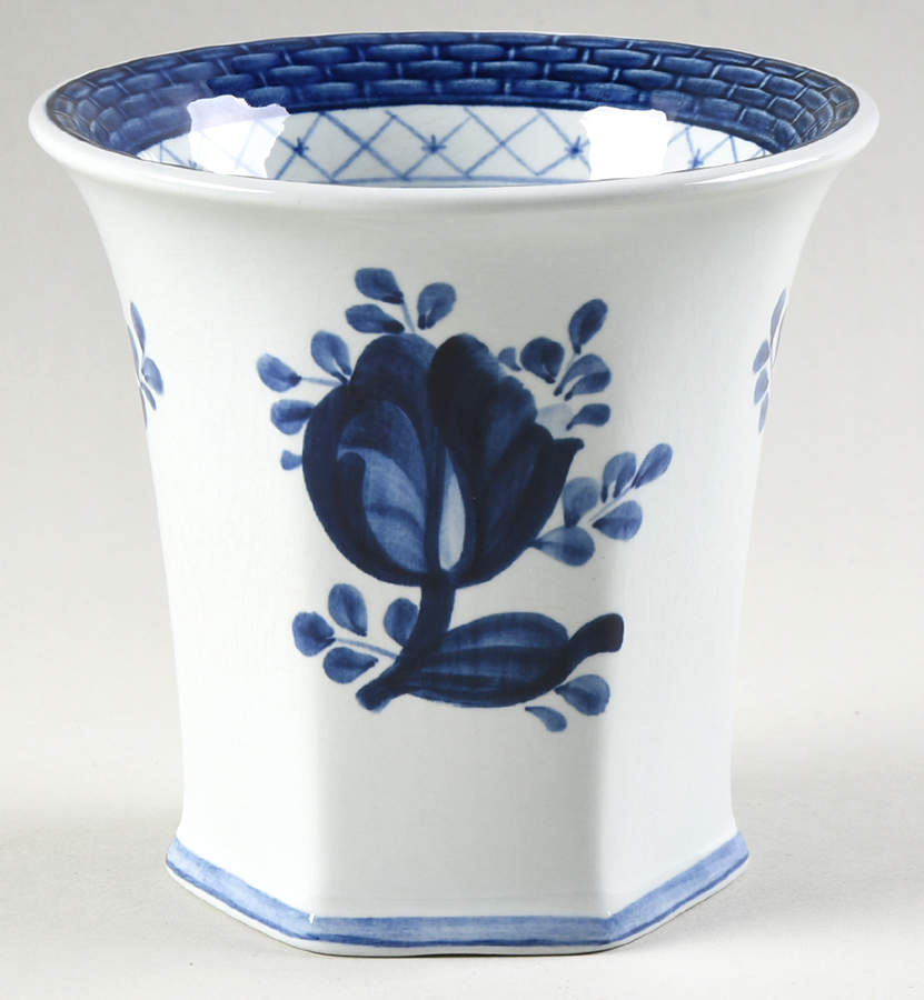 Tranquebar Blue (Rim, Wide Lattice Band) Vase by Royal Copenhagen-1