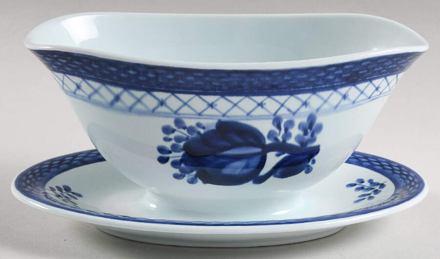 Tranquebar Blue (Rim, Wide Lattice Band) Gravy Boat with Attached Underplate by Royal Copenhagen-1