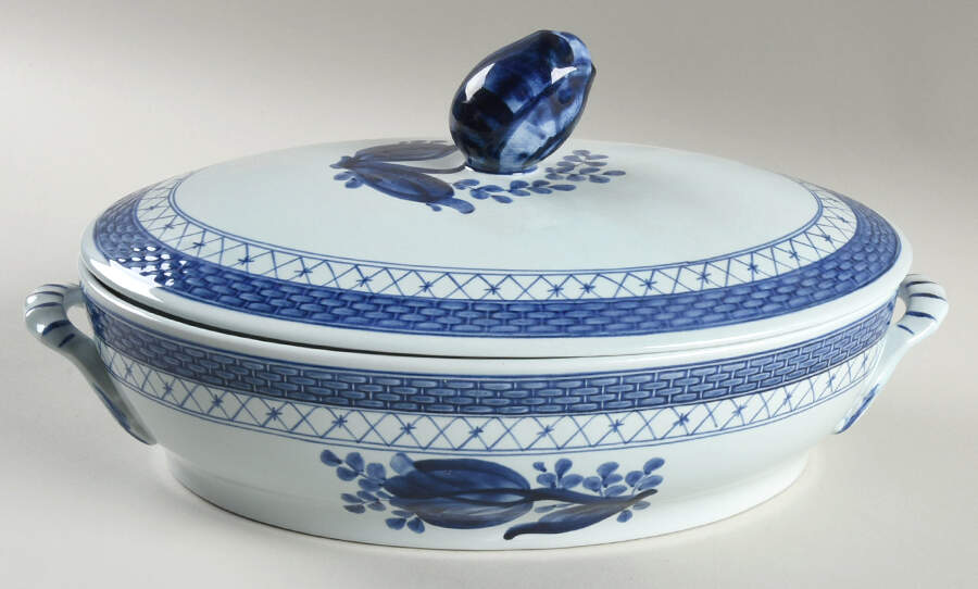 Tranquebar Blue (Rim, Wide Lattice Band) Oval Covered Vegetable by Royal Copenhagen-1