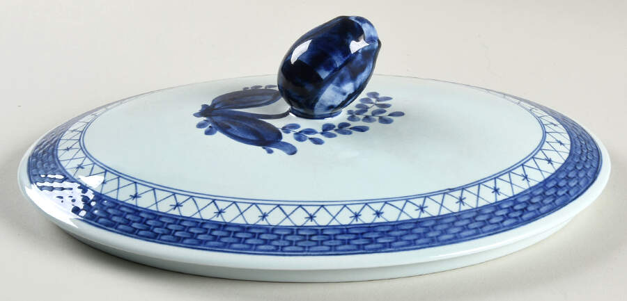 Tranquebar Blue (Rim, Wide Lattice Band) Lid for Oval Vegetable by Royal Copenhagen-1
