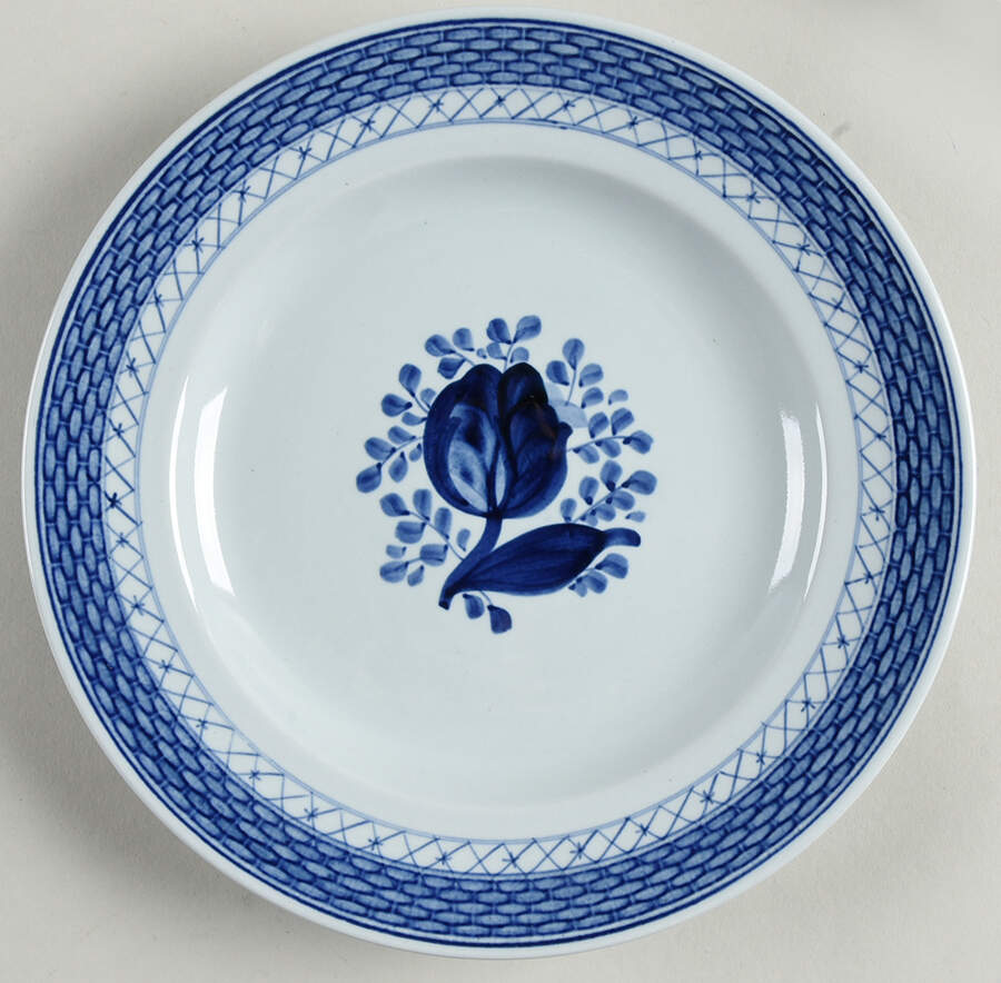 Tranquebar Blue (Rim, Wide Lattice Band) Salad Plate by Royal Copenhagen-1