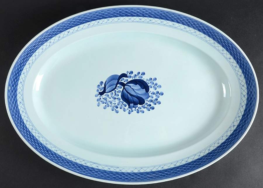 Tranquebar Blue (Rim, Wide Lattice Band) 20" Oval Serving Platter by Royal Copenhagen-1