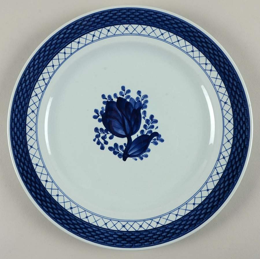 Tranquebar Blue (Rim, Wide Lattice Band) Dinner Plate by Royal Copenhagen-1