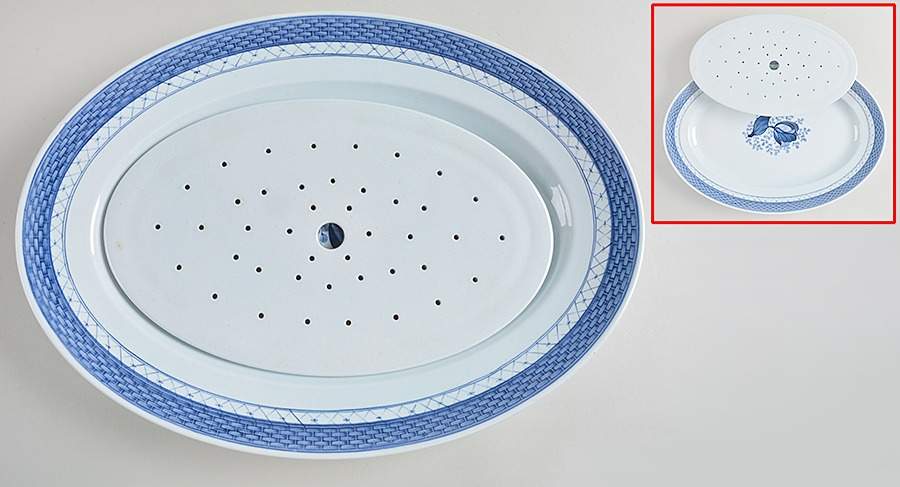 Tranquebar Blue (Rim, Wide Lattice Band) 17" Oval Platter & Strainer by Royal Copenhagen-1